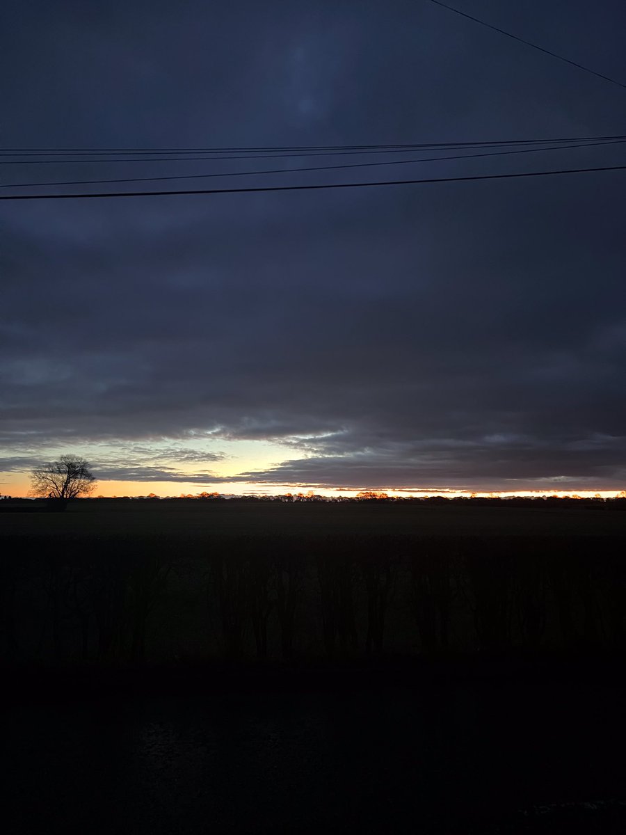 R40JTR's tweet photo. Light on the horizon ๐
#january #onmyrun https://t.co/FerYjgVS42