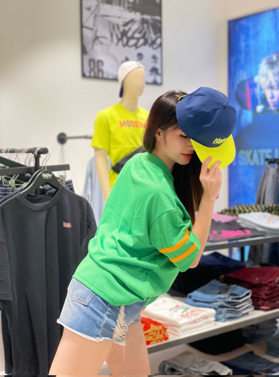 Piko_piYo's tweet photo. Last day 🎄🎁🎉
🔥Let's go to Shopping🔥
@mossimoth Brand Street ส่งตรงจากCalifornia⚡️"𝗕𝗨𝗬 𝟭 𝗚𝗘𝗧 𝟭 𝗙𝗥𝗘𝗘"⚡️
📍ที่ร้าน 𝗠𝗼𝘀𝘀𝗶𝗺𝗼® ทุกสาขา
#mossimoTH
#mossimoinmyelement
#mossimo
#marketvillagehuahin
#huahin
#sky #sea https://t.co/kZOTOfE5UB