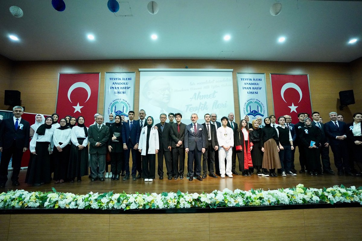 Bakanımız Mahmut Özer, eski Millî Eğitim Bakanı Tevfik İleri’nin vefatının 61. yılı dolayısıyla düzenlenen anma törenine katıldı. 

👉meb.ai/a37jLk