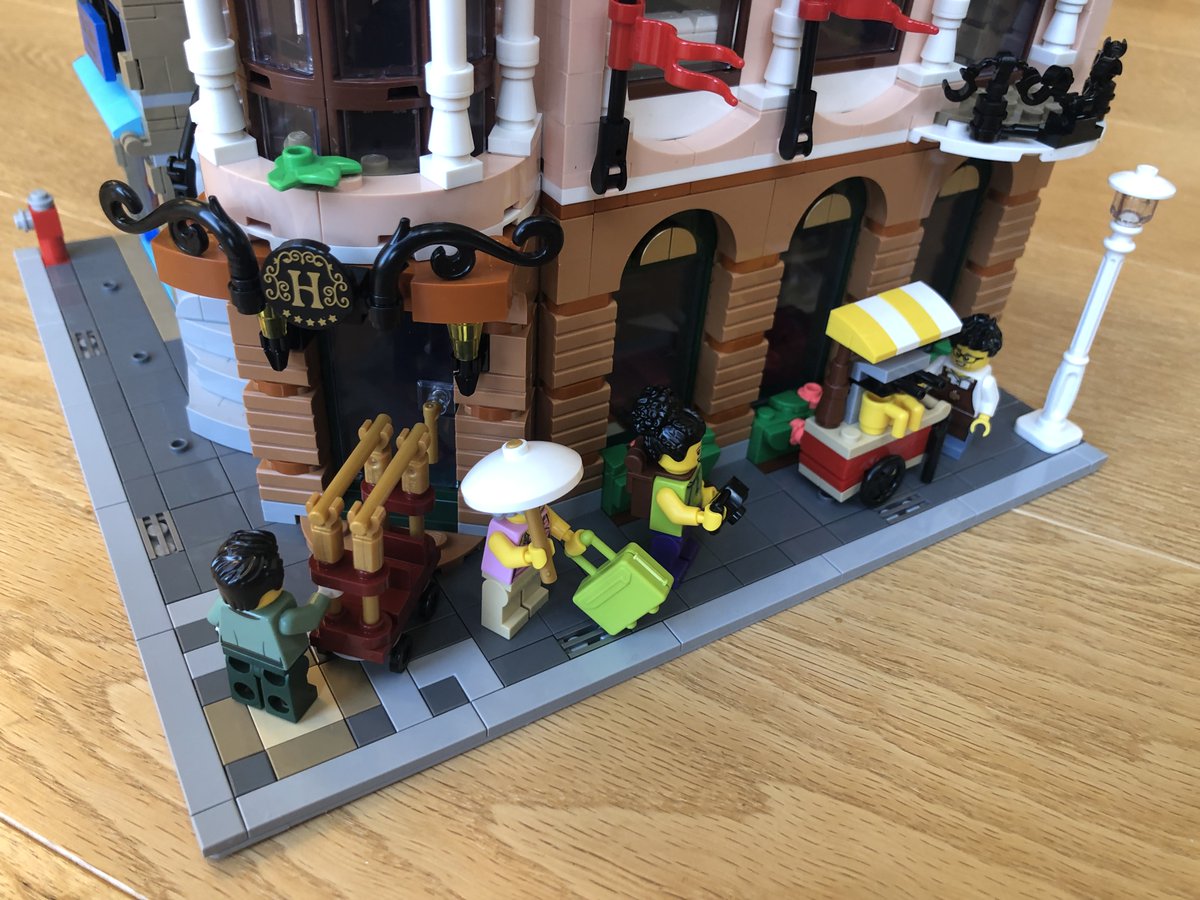 LittleLaurieJ's tweet photo. The end of the holidays and another awesome @LEGO_Group build #backtoworkwego https://t.co/8YWa6DEVf0