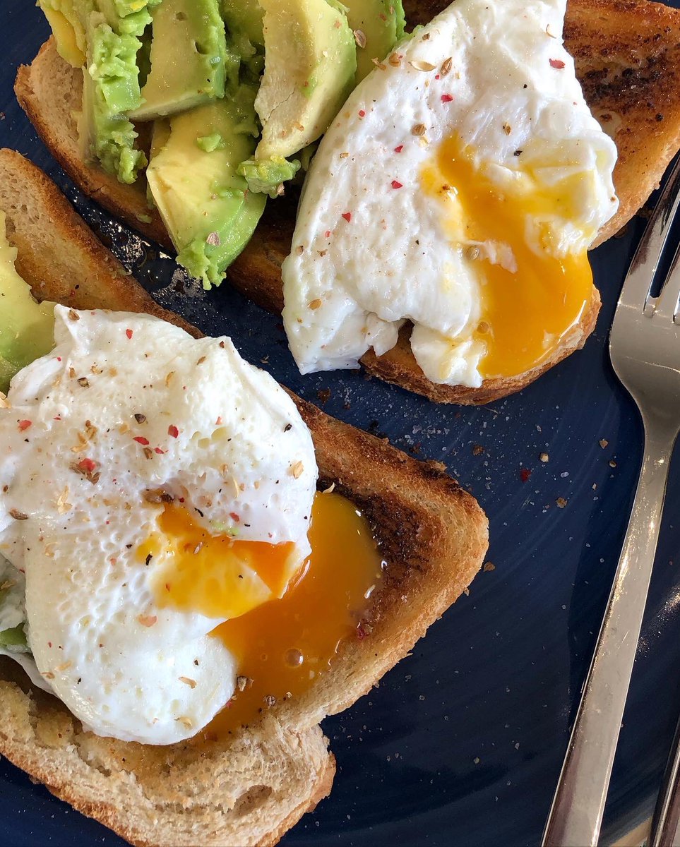 ScotsmanFood's tweet photo. 2023 Sunday breakfast, the sun is actually out and looks so nice for a start to the New Year it’s poached eggs and avocado on toast it’s a fantastic breakfast  #poachedeggsandavocado #poachedeggsontoast #breakfastideas #scottishcook #simplefood #eggs #realbread #homecook # https://t.co/nHvtnP42y3