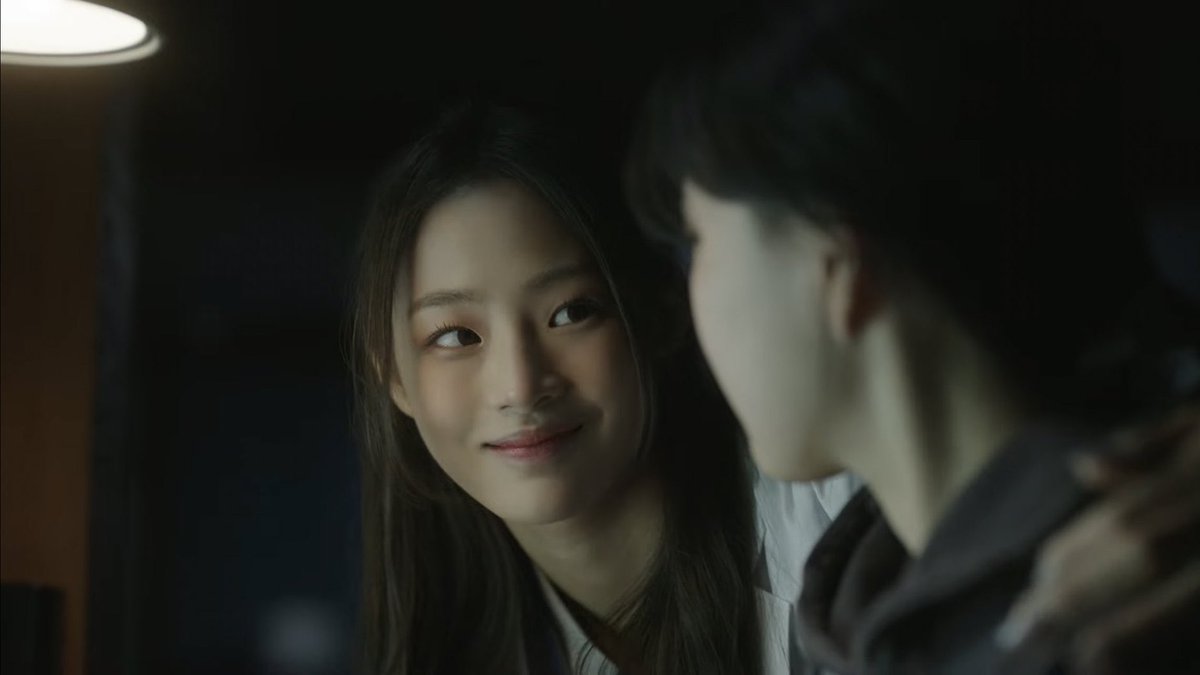 น้องมินจีในเอ็มวีคือไวป์นักแสดงสาวท่านนึงสุดๆสมแล้วที่น้องซอลยุนบอกว่าตอนอยู่ในคลาสการแสดงมินจีแอคติ้งดีมาก ซีรี่ย์เข้าสักเรื่องเถอะㅠㅠ