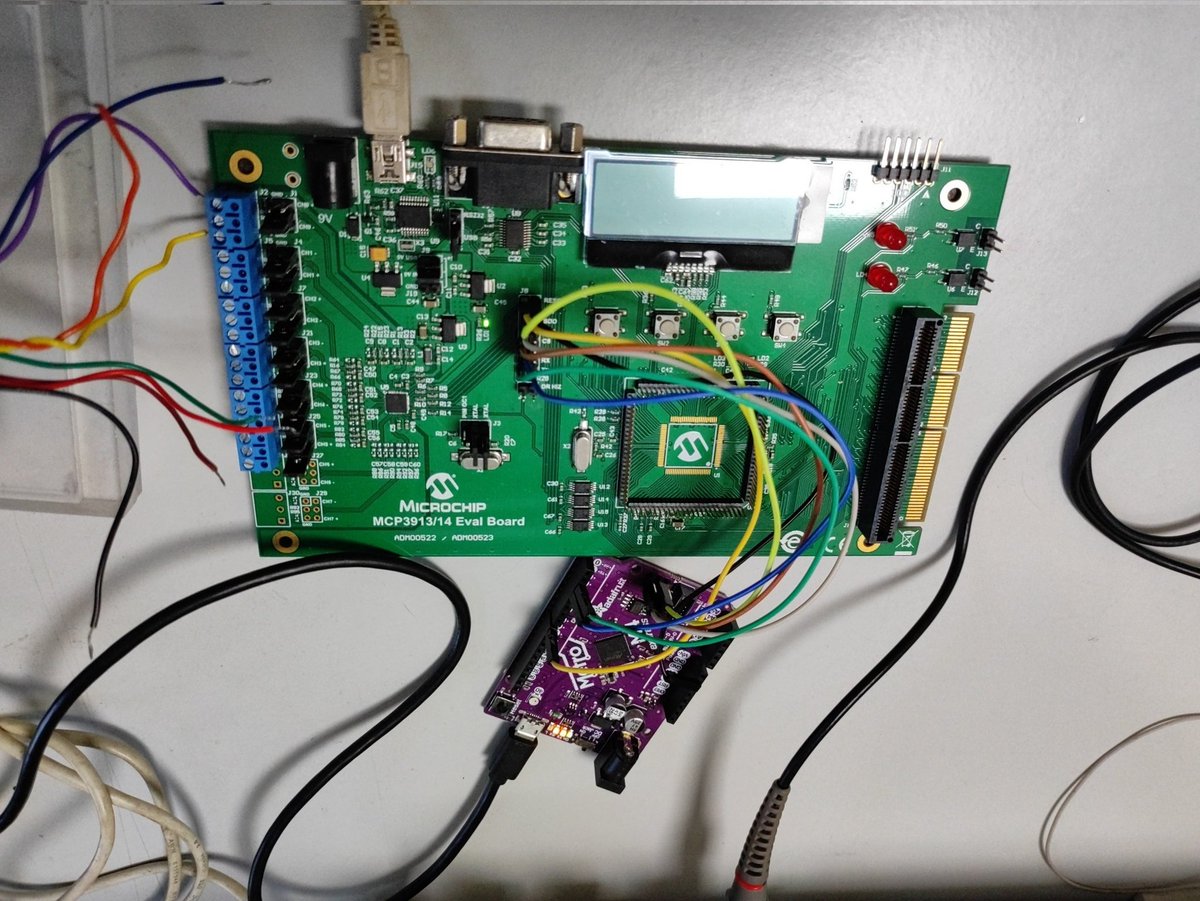 techneo's tweet photo. Data acquisition from MCP3913 to a Metro A4. #microchip #samd51 https://t.co/cTFzd9f7YM