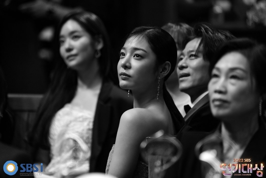 NigSeorina's tweet photo. Inah is super gorgeous!! See her side view! Her future husband is lucky 😅💕💕💕💞

#ซอลอินอา #SEORINA #SeolInAh #설인아 #Oasis #BusinessProposal  #linecouple #sbsdrama #abusinessproposal #kimminkyu #kimmingue #seolinah #sejeong #kimsejong #imhyoseop #kbs #SBSDramaAwards2022 https://t.co/9KoOPMqfHj