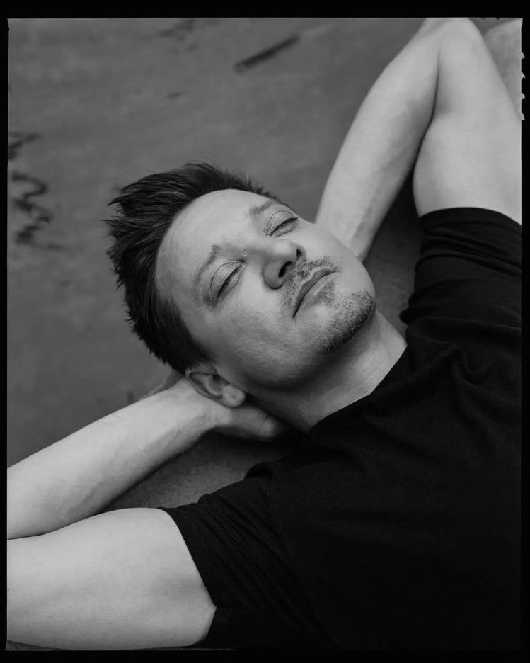 Jeremy Renner, geçirdiği kaza sonucu hastaneye kaldırıldı. Durumunun kritik olduğu belirtiliyor.
