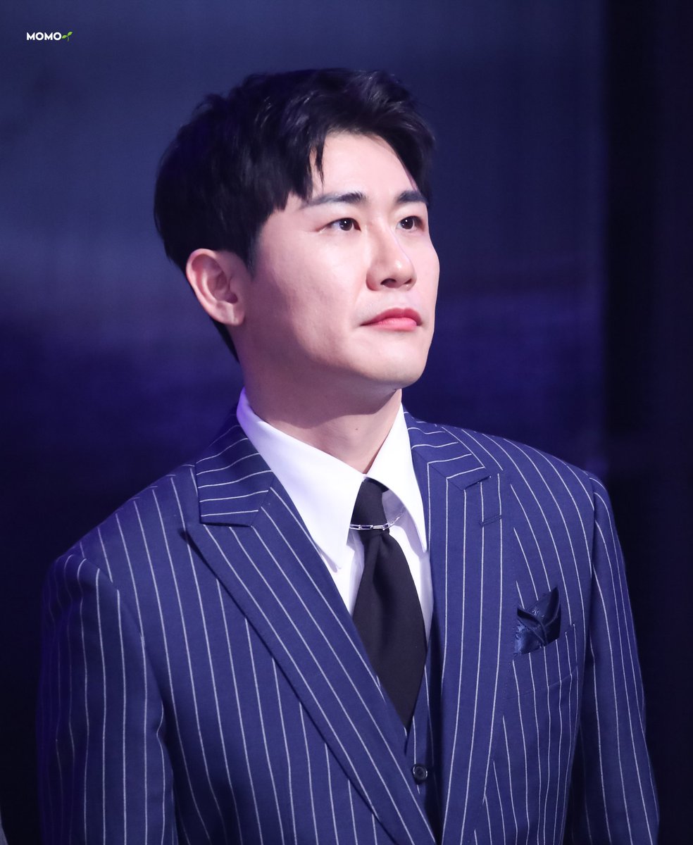 momo_mytak0513's tweet photo. 221231 mbc 가요대제전

영타기 수트 광고 찍자😇

#영탁 #youngtak https://t.co/i1NMymqi0d