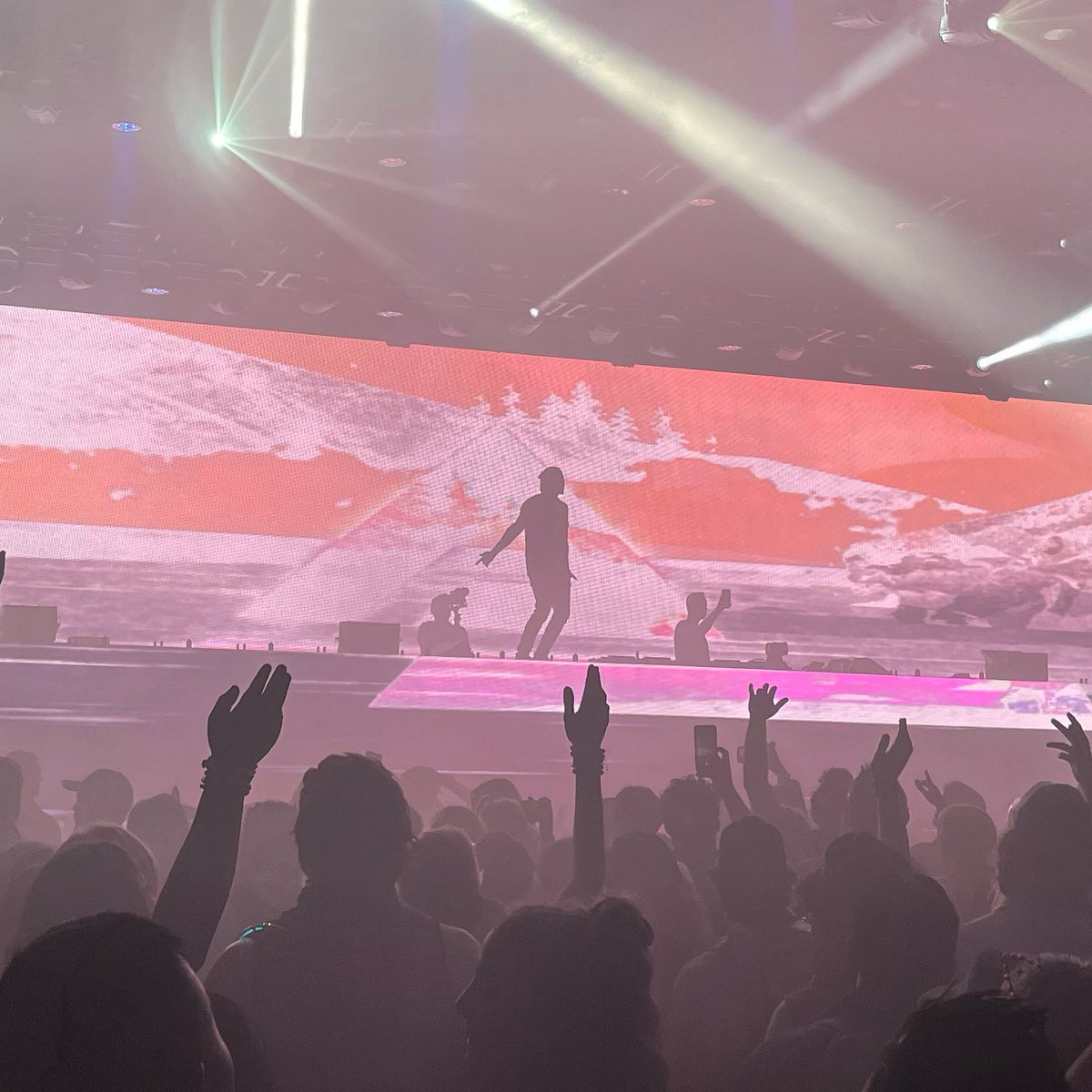 ThePublicJ's tweet photo. Ugh. I still cannot get over how amazing it was to send out 2022 to scenes and vibes like THIS in Denver! https://t.co/Yp3I6ftWep