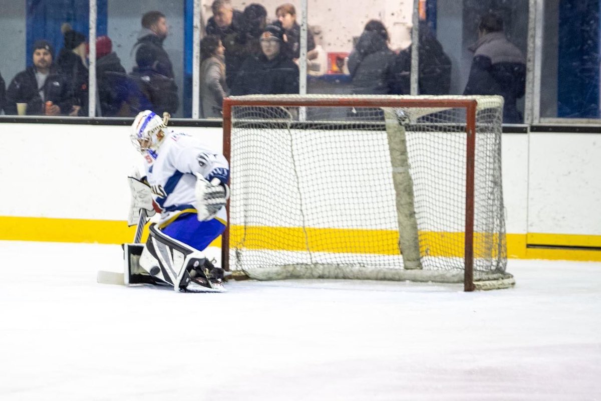 edcapitals's tweet photo. How solid was this guy on Saturday❓

Craig Chalmers picked up the Man of the Match award after a top performance between the pipes. 

Chambo turned away 33 of the 35 shots fired at him 👏🏼👏🏼🦁 https://t.co/kyA7GBVNTA