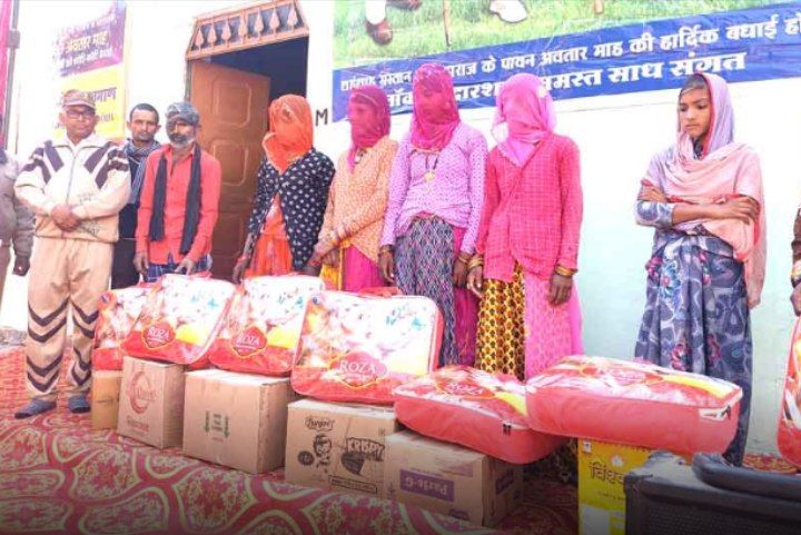 simraninsan301's tweet photo. Millions of people celebrate whole Birth month of Param Pita ji with doing welfare works.On 1 Jan volunteers of @DSSNewsUpdates distribute 500 warm cloths &amp; blankets to needy people 
#13thLetterOfMSG
#BirthMonthSpecial
Inspired by:-
Saint Ram Rahim Ji Insan https://t.co/tRPPZ1BQig