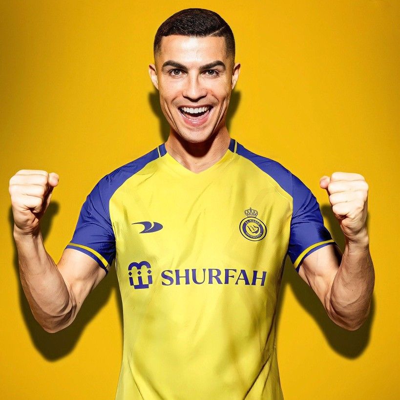 suryanachu1's tweet photo. Cristiano Ronaldo joins Al Nassr and becomes the highest-paid football player in history : Check out the contract's details, salary, and more.
https://t.co/Tx6cVAIjRo https://t.co/GDc6MMxcgH
