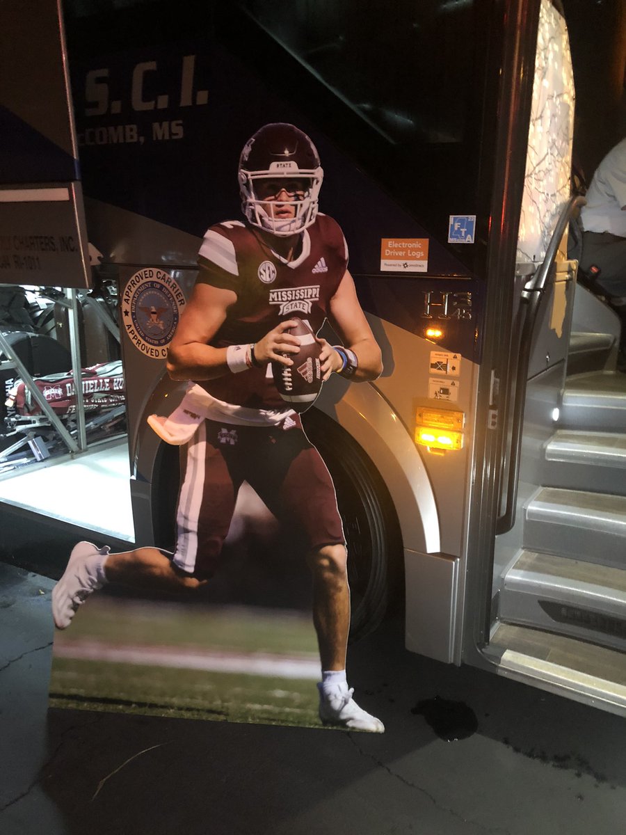 CliffCliffdaFif's tweet photo. @maroonband @FMBus6 carrying a very special passenger to the game this morning. https://t.co/q46Akt3pGU
