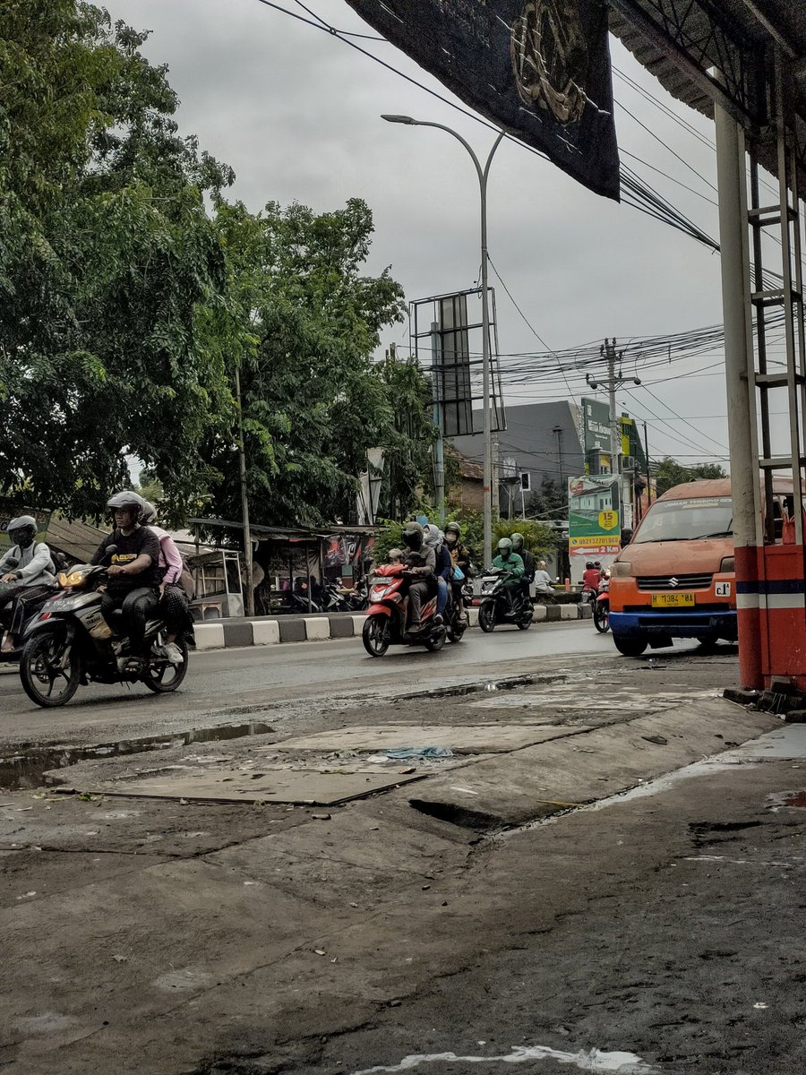 Muhda_23's tweet photo. Telat! si, but. Terimakasih buat orang baik di tiap sisi dunia. Terimakasih juga buat orang yang selalu mengingatkan. https://t.co/AXeqeaKAtm
