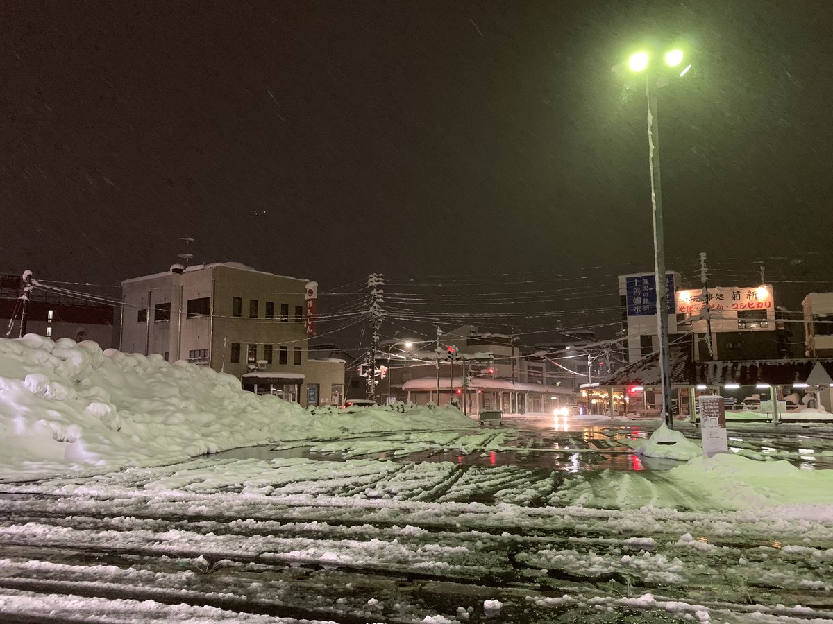 Hiro On Twitter 越後湯沢、ついこの間まで全く雪無かったのに、この様変わりは、さすが豪雪地だけある。