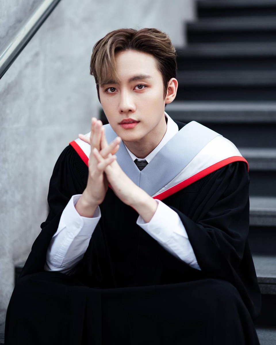 marksiwat_jfc's tweet photo. Mark Related

#MSIWAT
#SiwatGraduation
cr.siwat_photo https://t.co/FdMiDV4o9P