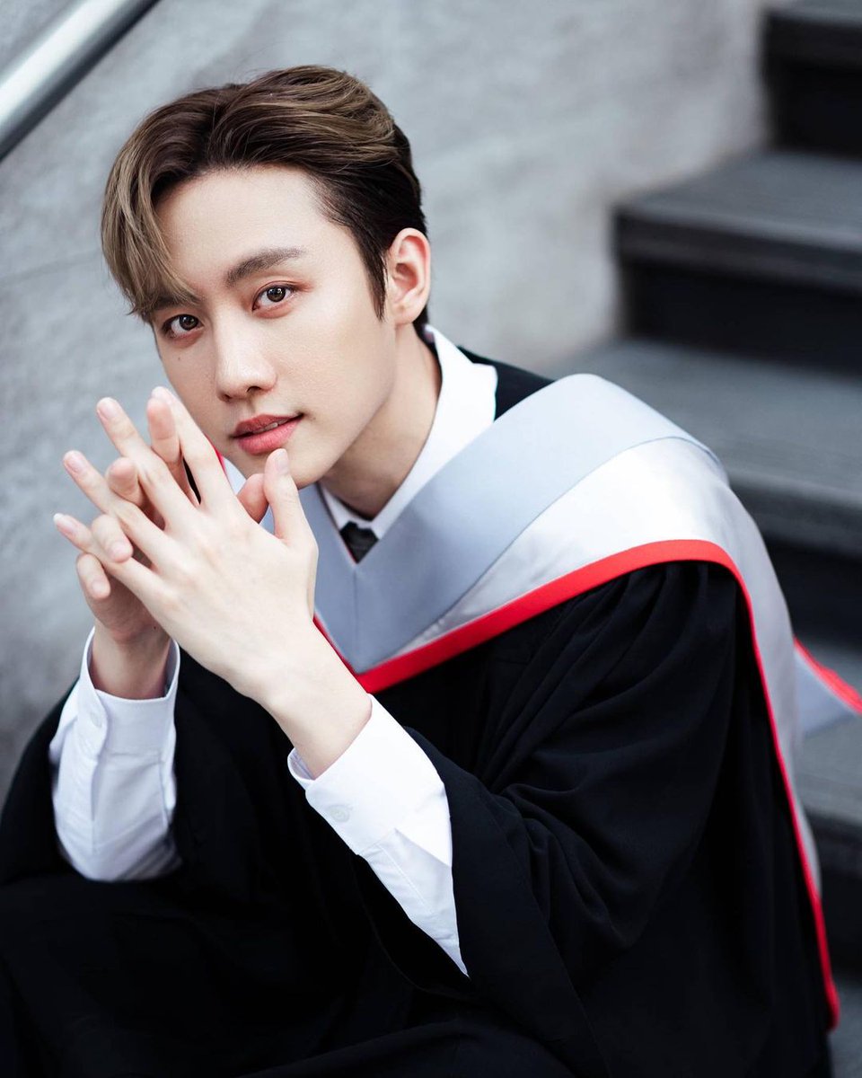 marksiwat_jfc's tweet photo. Mark Related

#MSIWAT
#SiwatGraduation
cr.siwat_photo https://t.co/x78Gr2Ey8u