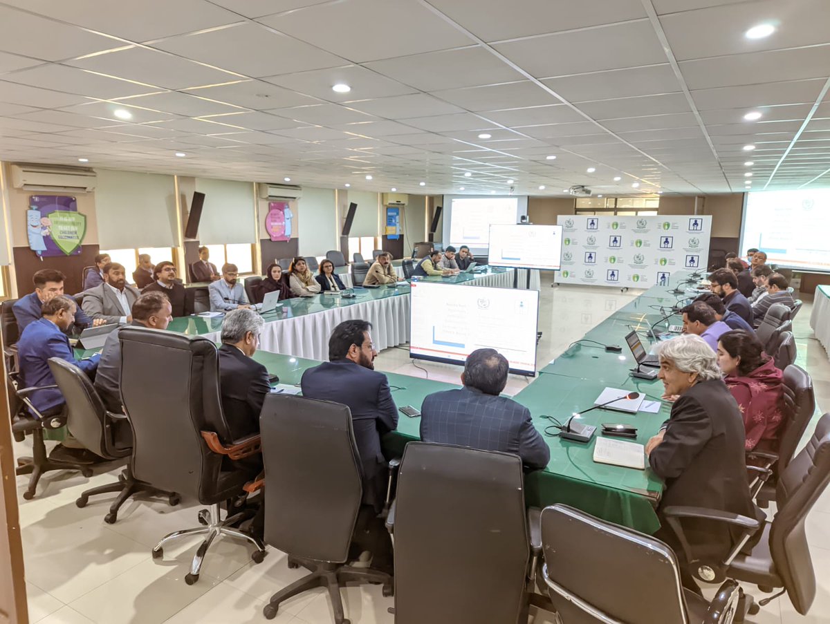 EPIPakistan's tweet photo. Aga Khan University arranged a de-briefing in #FDI @EPIPakistan today on βResults from Third Party Verification Immunization Coverage Survey (TPVICS) Round 2 AJK & GBβ for Dr. Muhammad Ahmad Kazi, DG, #FDI and team.
@nhsrcofficial
#VaccinesForPakistan https://t.co/lMjutHtDew