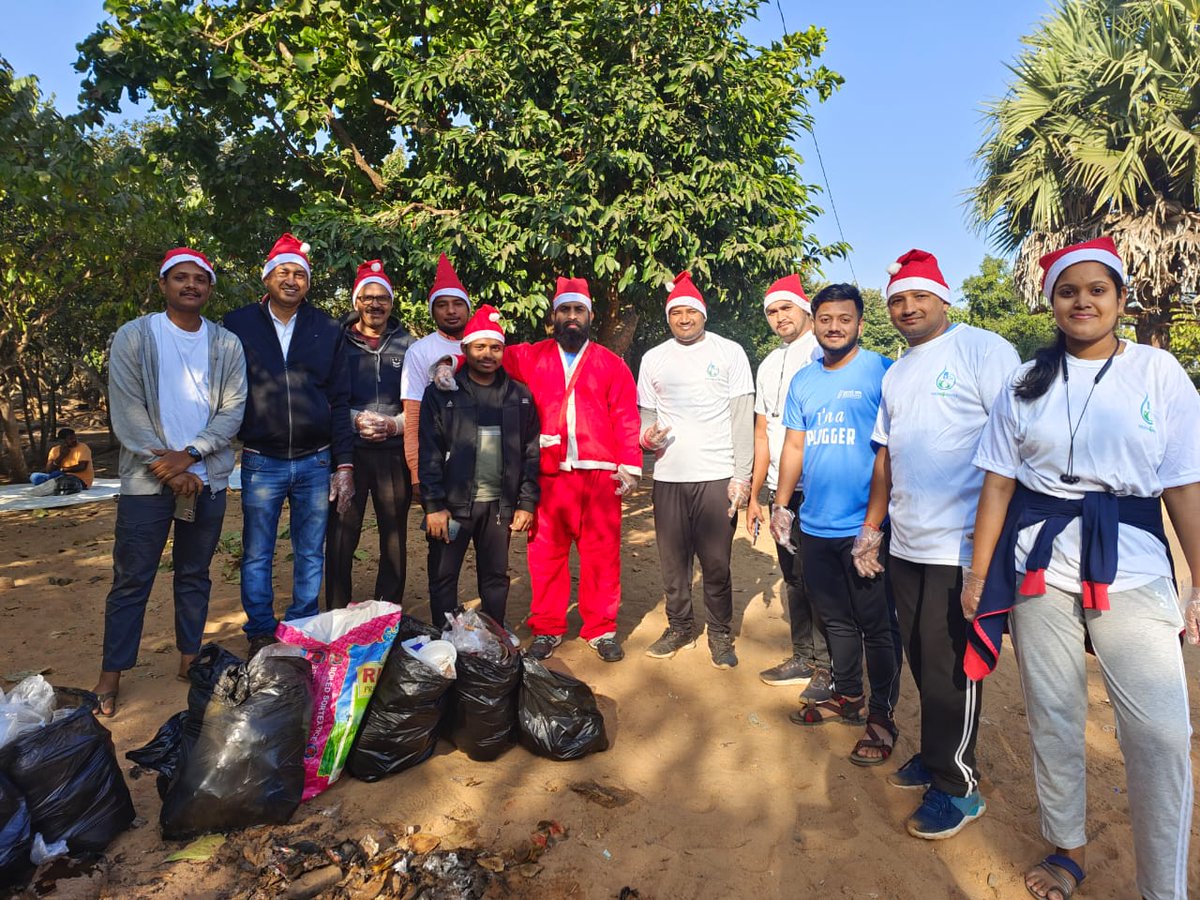 SATTVIC_SOUL's tweet photo. 1/2) Drive No - 323
Plogging at Sikharchandi Hill on Xmas🎄, Bhubaneswar

@SATTVIC_SOUL in collaboration with @Youth4Water1 an intiative by @UNICEF organized a plogging drive &amp; collected plastic wastes approx 100 kgs which includes plastic &amp; liquor bottles.

#SDG13 
@TechCentric_ https://t.co/pTmvbGdxp4