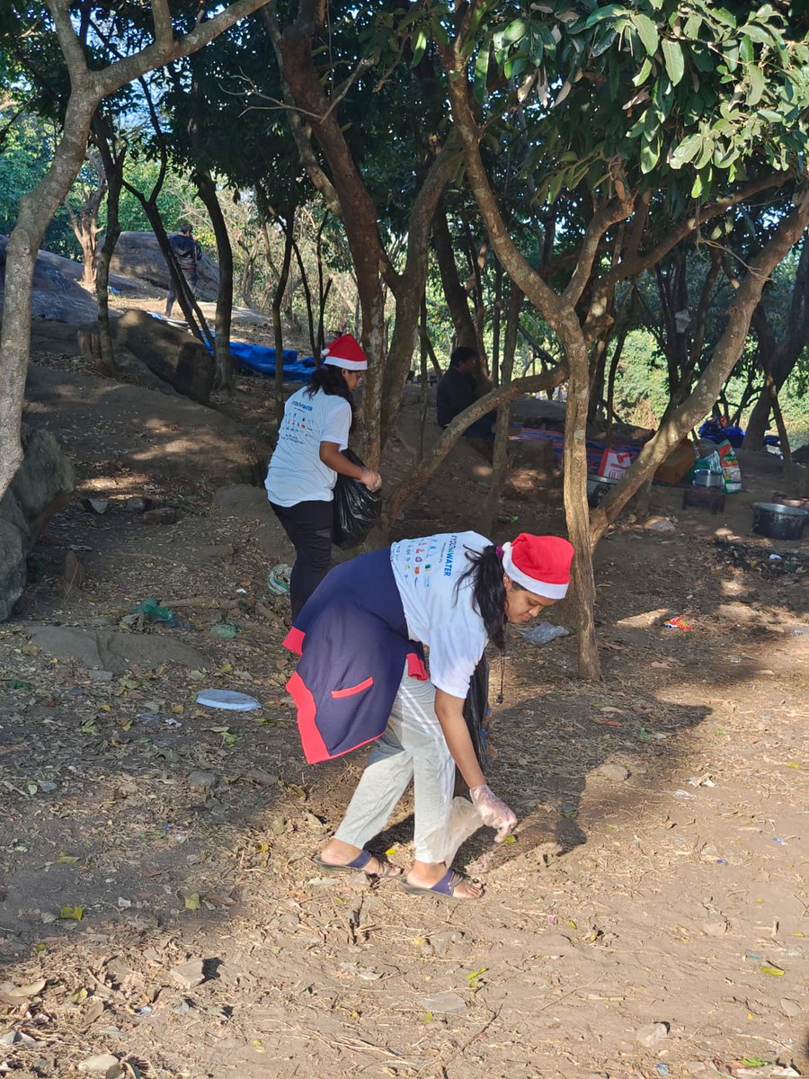 SATTVIC_SOUL's tweet photo. 2/2) Clean India's mission is something that we need.✌️ Our planet’s alarm is going off &amp; it is time to wake up &amp; take action!! 🌏

It was a great collaboration with @Youth4Water1 an initiative by @UNICEF. 

Place -  Sikharchandi Hill, Bhubaneswar

@ForestDeptt @susantananda3 https://t.co/p9GdtX0eTf