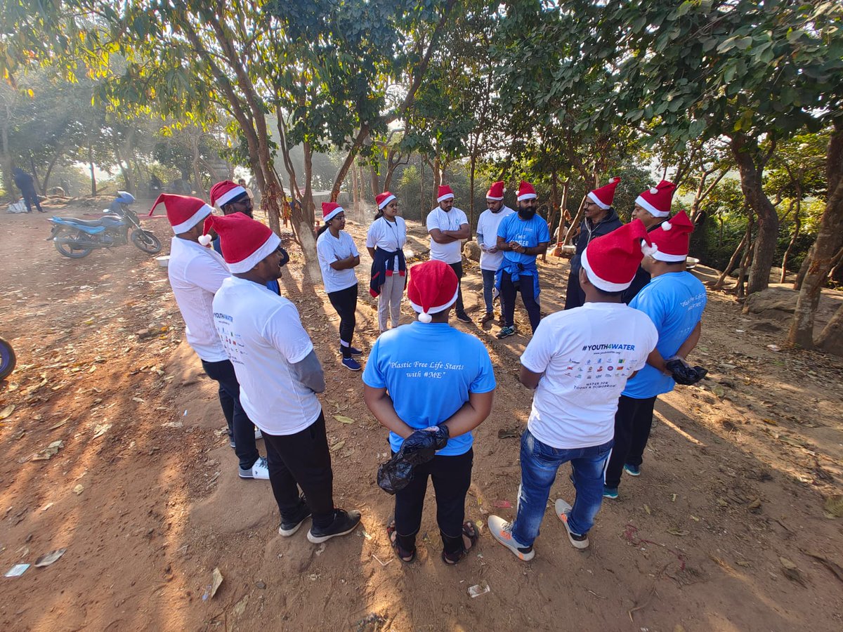 SATTVIC_SOUL's tweet photo. 2/2) Clean India's mission is something that we need.✌️ Our planet’s alarm is going off &amp; it is time to wake up &amp; take action!! 🌏

It was a great collaboration with @Youth4Water1 an initiative by @UNICEF. 

Place -  Sikharchandi Hill, Bhubaneswar

@ForestDeptt @susantananda3 https://t.co/p9GdtX0eTf