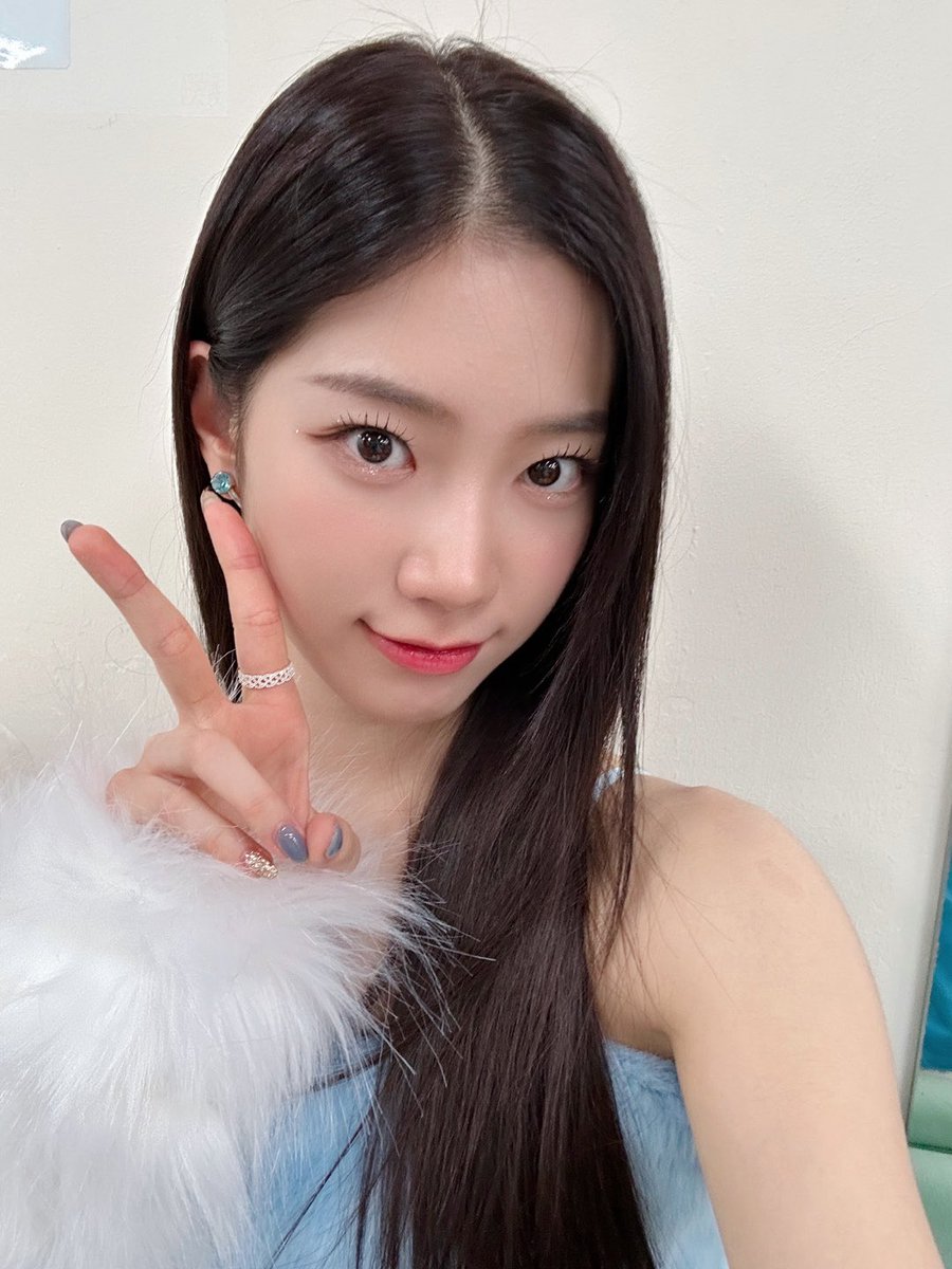 QueenKO_O's tweet photo. 이 셀카각도 너무 좋다 🥹 https://t.co/6YdomAWth6