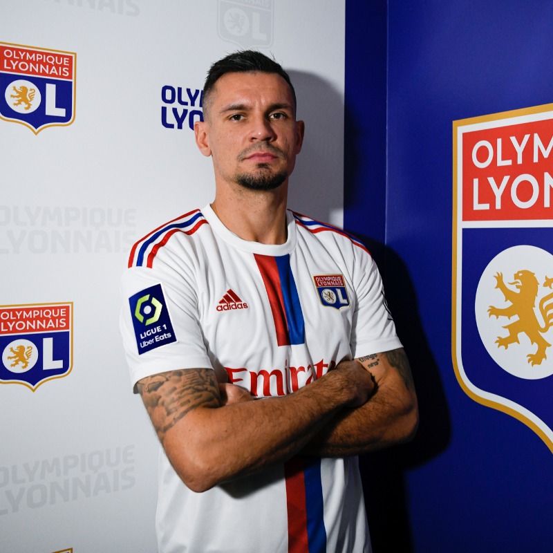 OL's tweet photo. 🚨 Dejan Lovren est de retour à la maison ! 🔴🔵

Lyonnais de 2010 à 2013, le mondialiste croate défendra de nouveau nos couleurs jusqu’en 2025 💥👊

#LOVREN2025