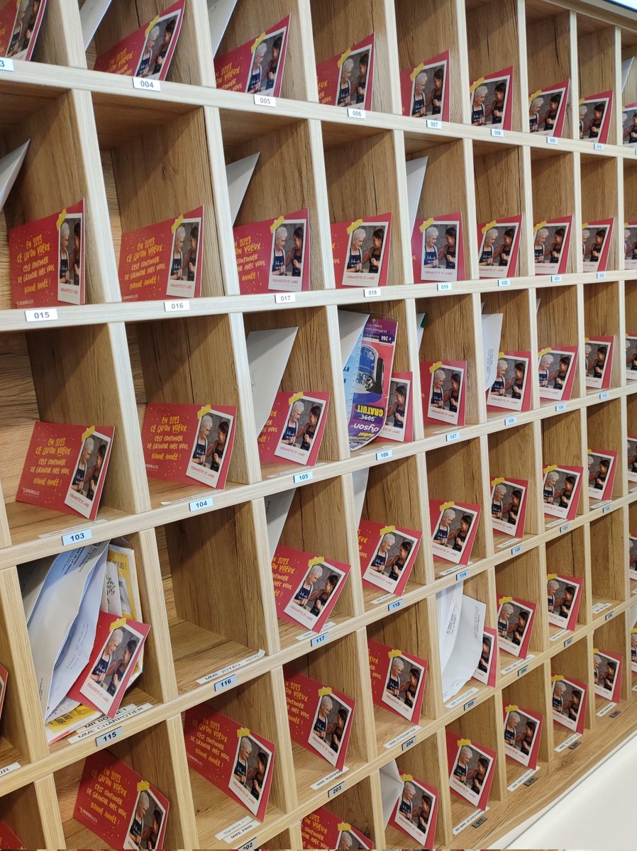 Les cartes de voeux des <a href="/senioriales/">Senioriales</a> sont arrivées!! 
Belle et heureuse année à tous!