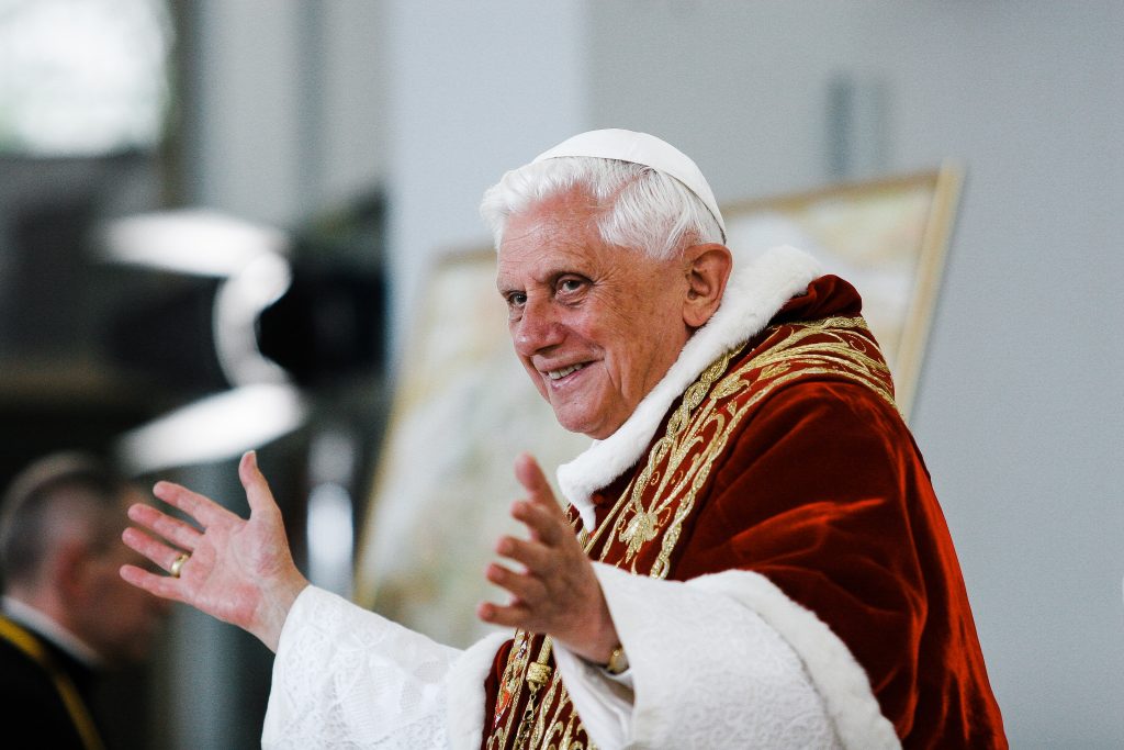 agencja_KAI's tweet photo. Abp Georg Gänswein uważa za możliwe to, że wkrótce pojawią się wezwania do beatyfikacji Benedykta XVI. 
Wieloletni prywatny sekretarz papieża seniora na pytanie o „Santo subito?" odpowiedział: "Myślę, że pójdzie to w tym kierunku".
#SerwisKAI https://t.co/zHYDHVfI7f