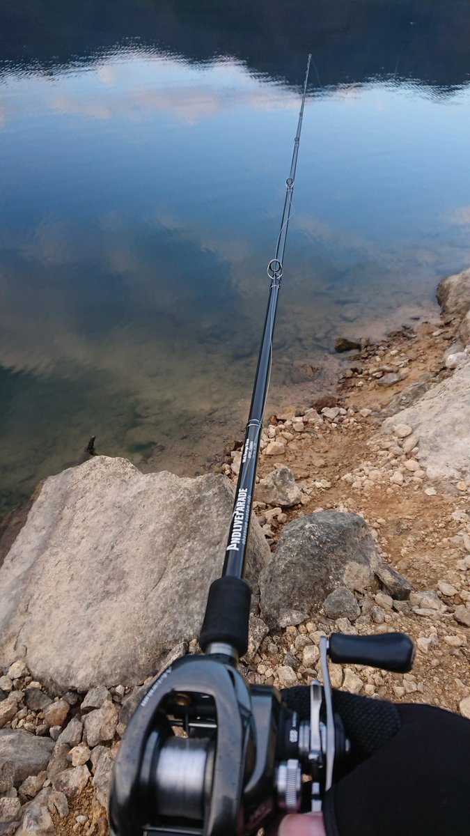 tadagyozaten's tweet photo. 全国のアングラーの皆様🎣
あけましておめでとう🥟います🙇✨
今年も皆様にとって良い釣り年でありますように🙇✨
ちょうど大晦日に愛用のロッド折れたので、新年は心機一転、新しいロッドにしました🎣✨
今年はどんな釣りに巡り会えるか楽しみです✨
#バンタム173mh
#ANDLIVE PRADE 74MMH https://t.co/a1FwXIv42z