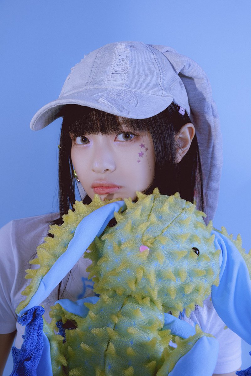 newjeans website update with hanni