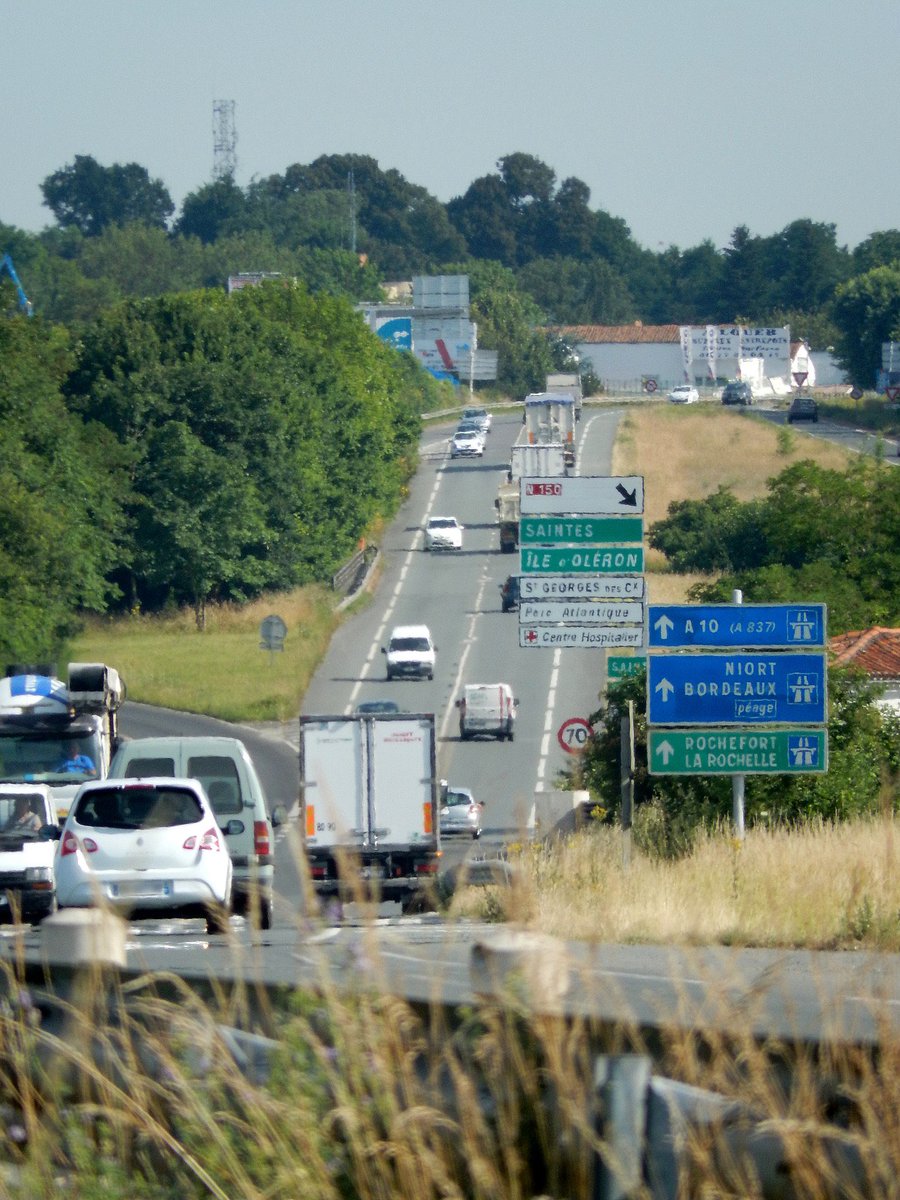 namediaoff's tweet photo. 🚨🚨
La question 2023 : Faut-il passer la rocade de La Rochelle à 70 km??

Déjà trois des cinq maires concerné par ce changement y sont favorable✅.

Qu’en pensez vous/pour ou contre ce changement??👇👇
#LaRochelle https://t.co/4X2n3xm9Jm