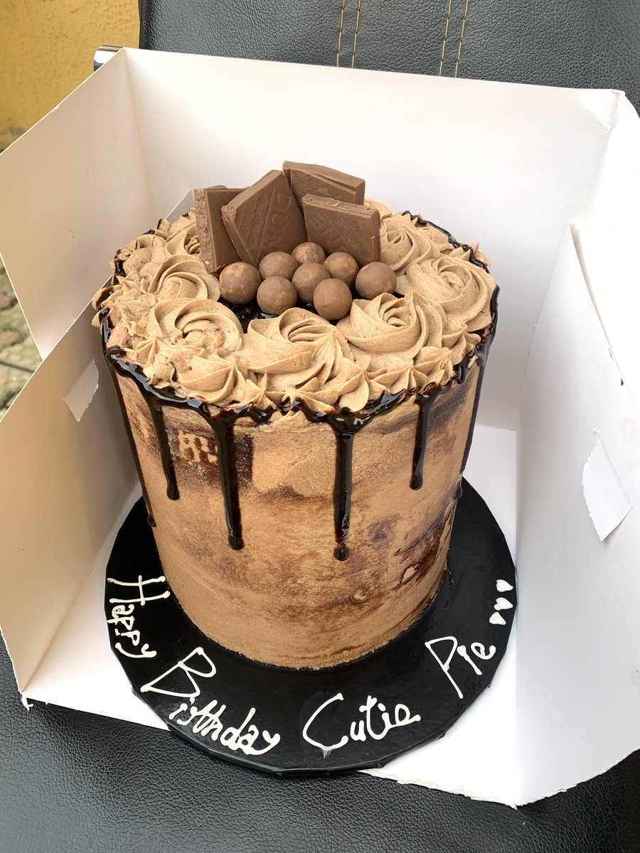 CatererPeculiar's tweet photo. The package            The Review 
What a way to start the new year 💐
We are still open to take your order 
Send a dm / what’sapp link in the bio https://t.co/nSoFi8AH7d
