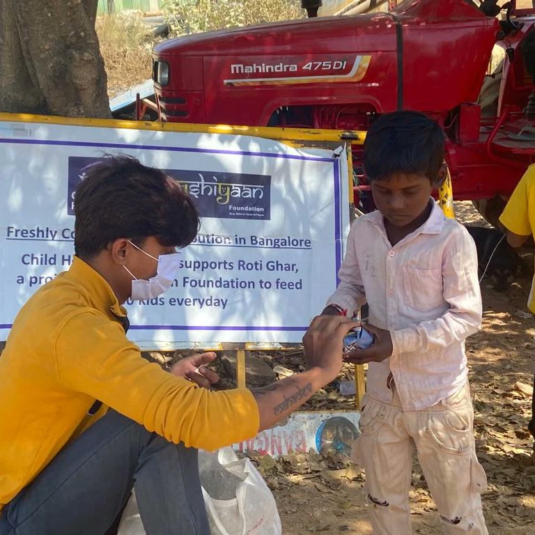 RotiGharIndia's tweet photo. 30/12/2022
Roti Ghar Daily
Bangalore Location 02
Roti Ghar: Day 1842
โEvery time you smile at someone, it is an action of love.โ
Spread this love through and through by giving people a reason to smile ๐
#communities #hungerfreekids #prayers #feelinggood #humanityfirst https://t.co/lfKsdhvCfe