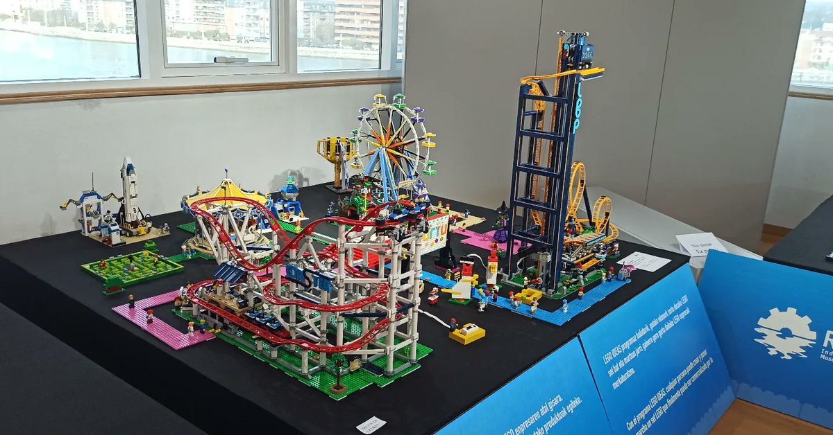 nahianebra's tweet photo. Exposición de Lego en Museo Rialia de Portugalete hasta el 13 de enero de la mano de @H_B_Magazine Castillos medievales, parques de atracciones, estaciones de tren, pueblos navideños... https://t.co/20EeCeJD4D #LEGO #blog #blogger #blogging https://t.co/VwqoOo7TkK