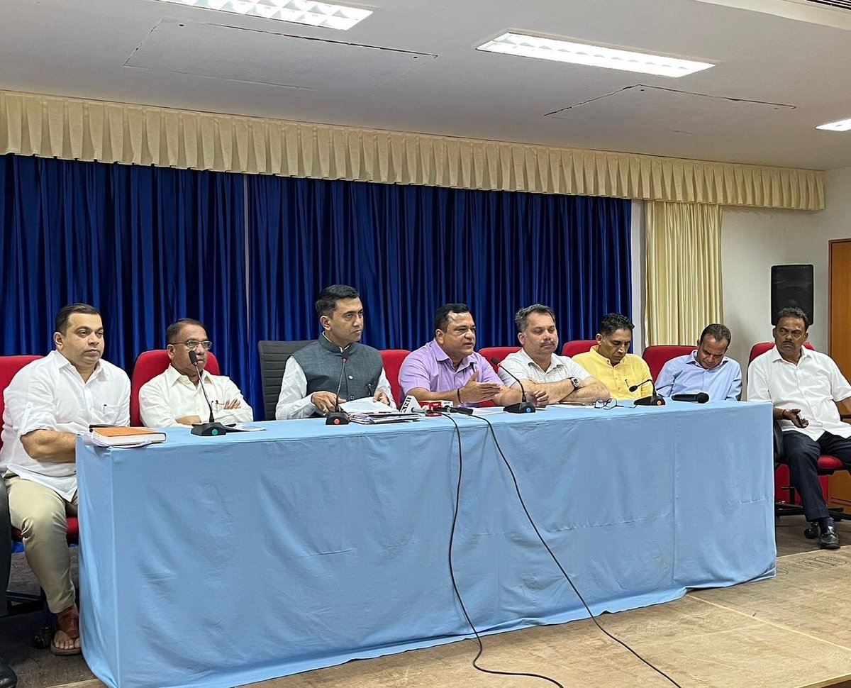 MauvinGodinho's tweet photo. Addressed the LIVE #PressConference alongside our Hon'ble Chief Minister @DrPramodPSawant and briefed the Press on the Implementation of an aggregator taxi app, called #GoaTaxiApp for the operation of a unified platform in the state, owned by #GoaElectronicsLimited,- (1/4) https://t.co/oLgETzIMUN
