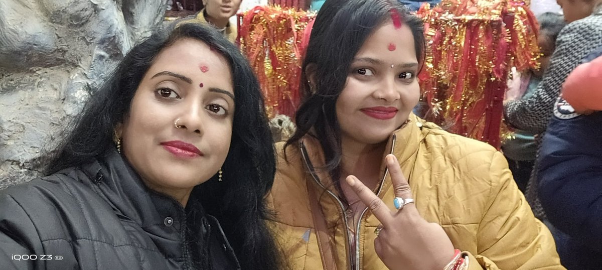 GeetaGupta44's tweet photo. नव वर्ष  में हम लोगों ने वैष्णो माता जी के दर्शन कर मां का आशीर्वाद भी प्राप्त किया
जय हो वैष्णो माता🙏 @SeemaSe47797646  @GuptaSanjay5230 https://t.co/K6m4ubVjms