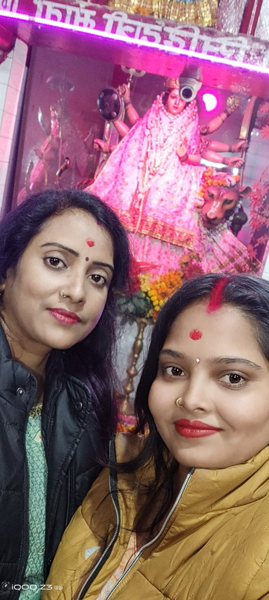 GeetaGupta44's tweet photo. नव वर्ष  में हम लोगों ने वैष्णो माता जी के दर्शन कर मां का आशीर्वाद भी प्राप्त किया
जय हो वैष्णो माता🙏 @SeemaSe47797646  @GuptaSanjay5230 https://t.co/K6m4ubVjms