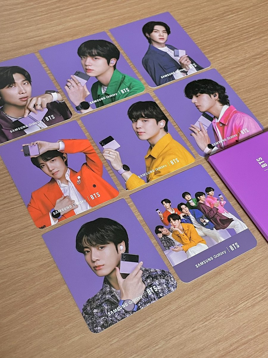 moooo_08's tweet photo. [BTS] Galaxy Z flip4 poka sell ♥️

▪️poka 8ea = 1 set = 10,000 won

▪️No defect and the best quality

▪️be authenticated

DM plz👏👏👏👏👏

#bts   #GalaxyZFold4 #galaxyzflip4  #GalaxyUnpacked https://t.co/G3YmHqdsYC