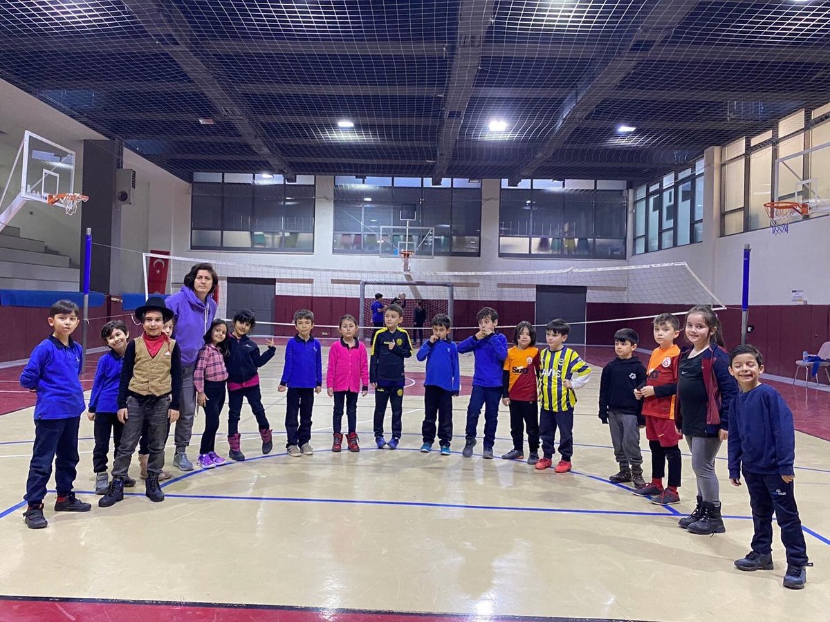 #AnkaraÇözümKoleji 1 ve 2. sınıf öğrencilerimize yönelik Sıçratan İp Turnuvası düzenlendi.

Gerçekleşen turnuva ile öğrencilerimizin çabukluk, dikkat, sıçrama reaksiyonlarını test etmek ve motivasyonlarını arttırarak dayanıklılıklarını geliştirmek amaçlandı.