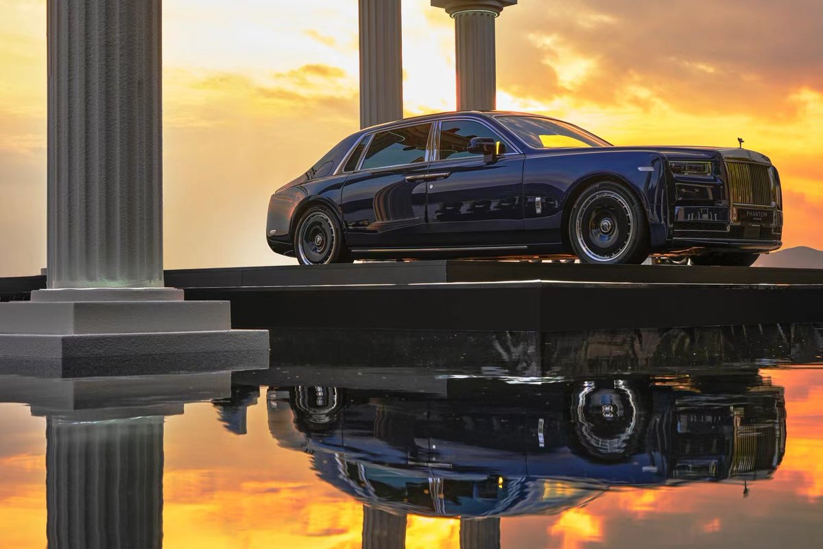 rollsroycecars's tweet photo. We wish all our clients, colleagues and friends a prosperous year ahead; Happy New Year!

#InspiringGreatness #BespokeIsRollsRoyce https://t.co/tVDcZtUhPw