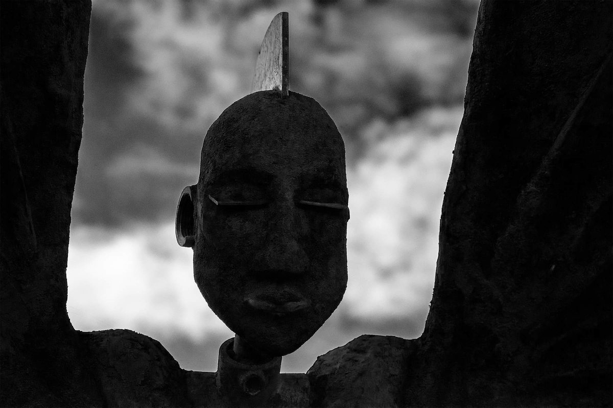 DontRunInPacks's tweet photo. This is a sculpture at Cross Bones Graveyard that memorialises the trans people lost through transphobia. The photo is a bit different to my usual style, but I absolutely love it

#crossbonesgraveyard #photographer #photography #photooftheday #photographylovers #PhotographyIsArt https://t.co/vXgUh3EKCB