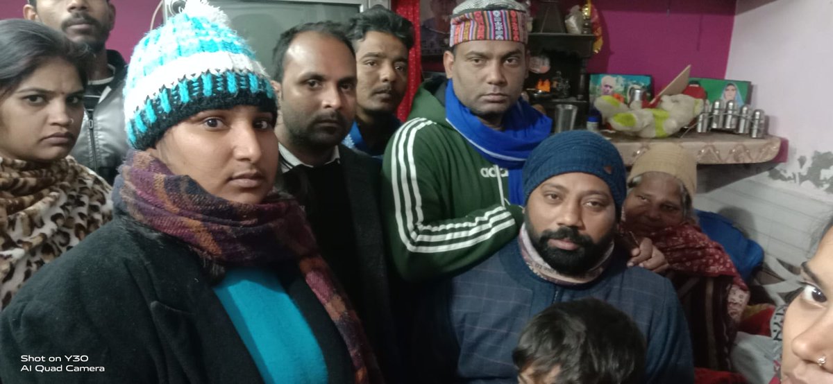 Sachinkirari's tweet photo. आज मंगोलपुरी विधानसभा में जाटव समाज की बच्ची की साथ 31 तारिक की रात भारतीय जनता पार्टी और ओर उसके साथ 4 लड़को ने दुष्कर्म किया और बच्ची को मौत के घाट उतार कर कंजवाल रोड पर सड़क पर फेंक दिया दिल्ली पुलिस आरोपियों को बच्चा रही है। @BhimArmyChief संज्ञान ले @HimanshuValmi13 https://t.co/xHOtEQLpDZ