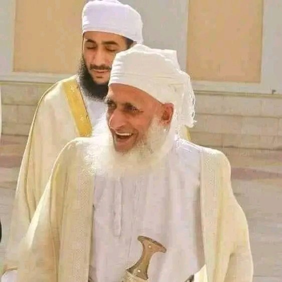 Saifulkhaled123's tweet photo. د عمان سلطنـت سترمفتـي شیـخ احمد الخلیلي وایي: 
د اسـلامي هیوادونو علماء دې ط ال ب..انو ته مشورې نه ورڪوي. 

یادعلماءدې دجمهوریت له غلامۍ ځانونه وژغوري اوپه خپلوهیوادونوکې دې دشریعت دنفاذلپاره ڪوششونه پیل ڪړي. https://t.co/t460sbAZMh