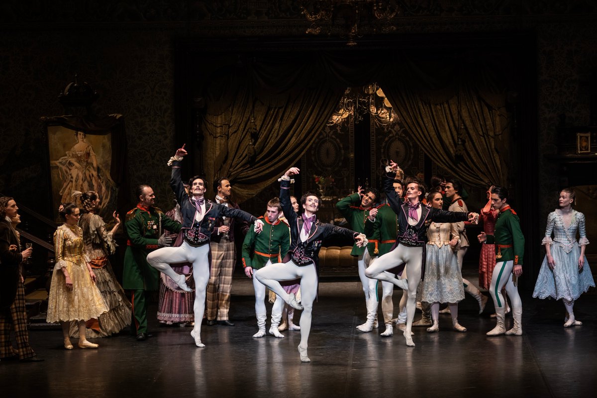 hamburgballett's tweet photo. We start the new year 2023 with a #throwback to our very last performance of the past year. We had fun dancing John Neumeier's "The Nutcracker" in several casts on the stage of the @staatsoperHH on New Year's Eve 🎆 Photos by @kiranwest https://t.co/1KHfVO2goU