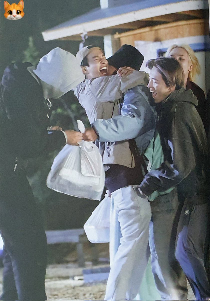 wonwooery's tweet photo. knowing what was happening in this picture adds thousands to it https://t.co/7nMN7hko7Q