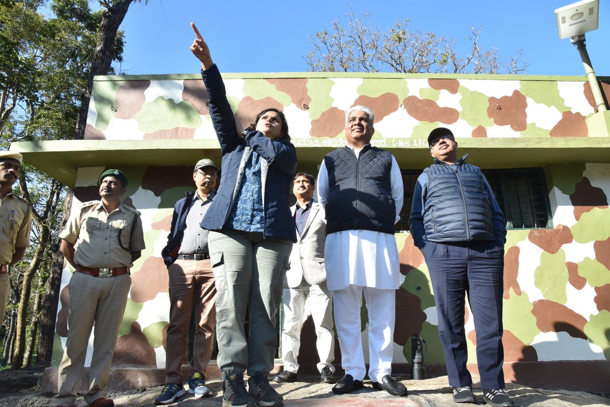 byadavbjp's tweet photo. Visited the BRT Tiger Reserve in Karnataka today with forest officials and frontline staff.
 
Went up to Cimeti Anti-Poaching Camp and interacted with frontline protection forces who have been working relentlessly to ensure protection of wildlife in the tiger reserve. https://t.co/I6hOCnR6T5