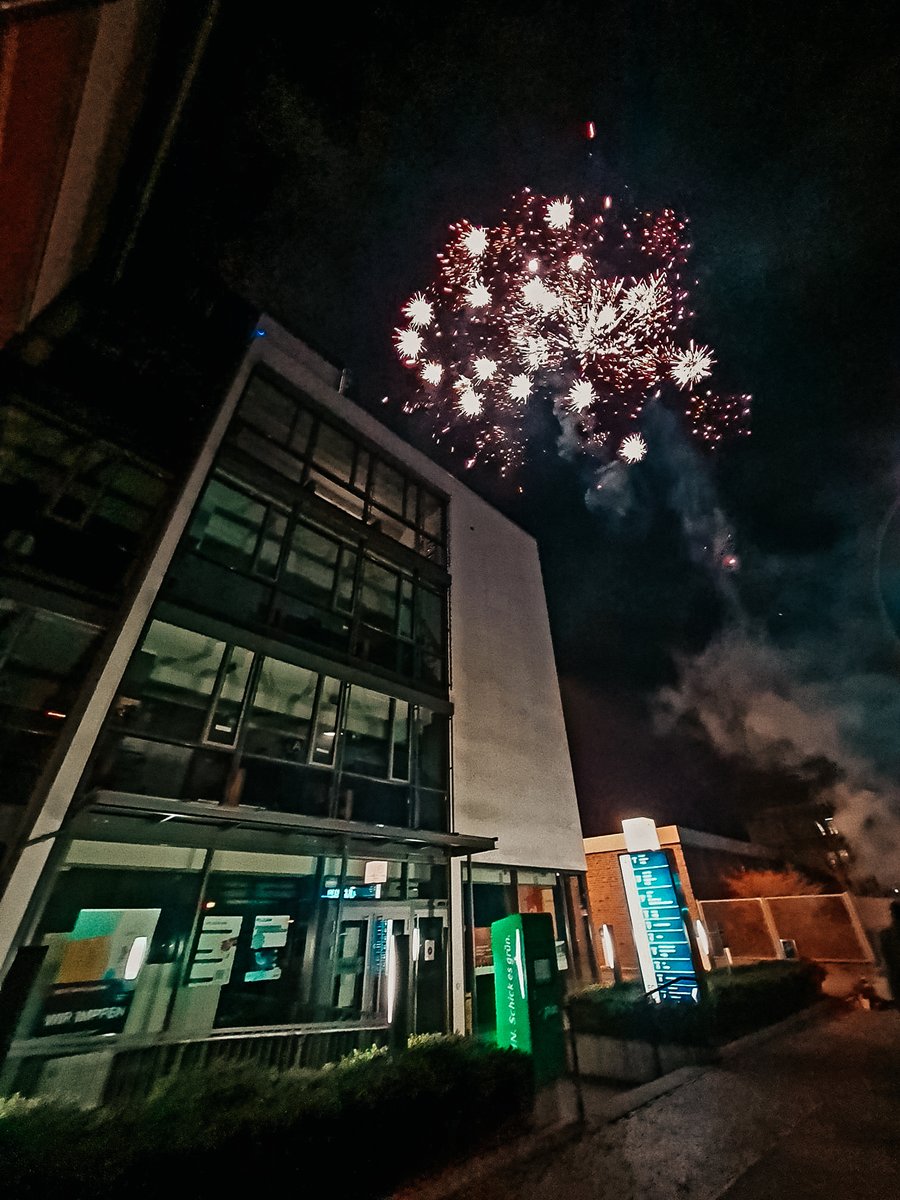 Das gesamte Policum-Team wünscht Ihnen und Ihren Liebsten ein frohes neues Jahr!😊
.
.
.
.
.
.
#policum #berlin #karriere #mvz #ärzte #gesundheit #Neujahr #team #fürsieda