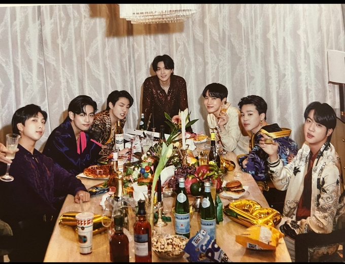 truebluebangtan's tweet photo. @SowoozooPh @BUDOLtingz_rt @kpopmerchph_rt @rtbtspearltrade @btsmerchrt @PHBTSonhand_RT @findyourkpopGA @BTSmerchPHL @KPOPmerchRT_PH @merchrt_ @cchealday https://t.co/5OZ03RMT1W