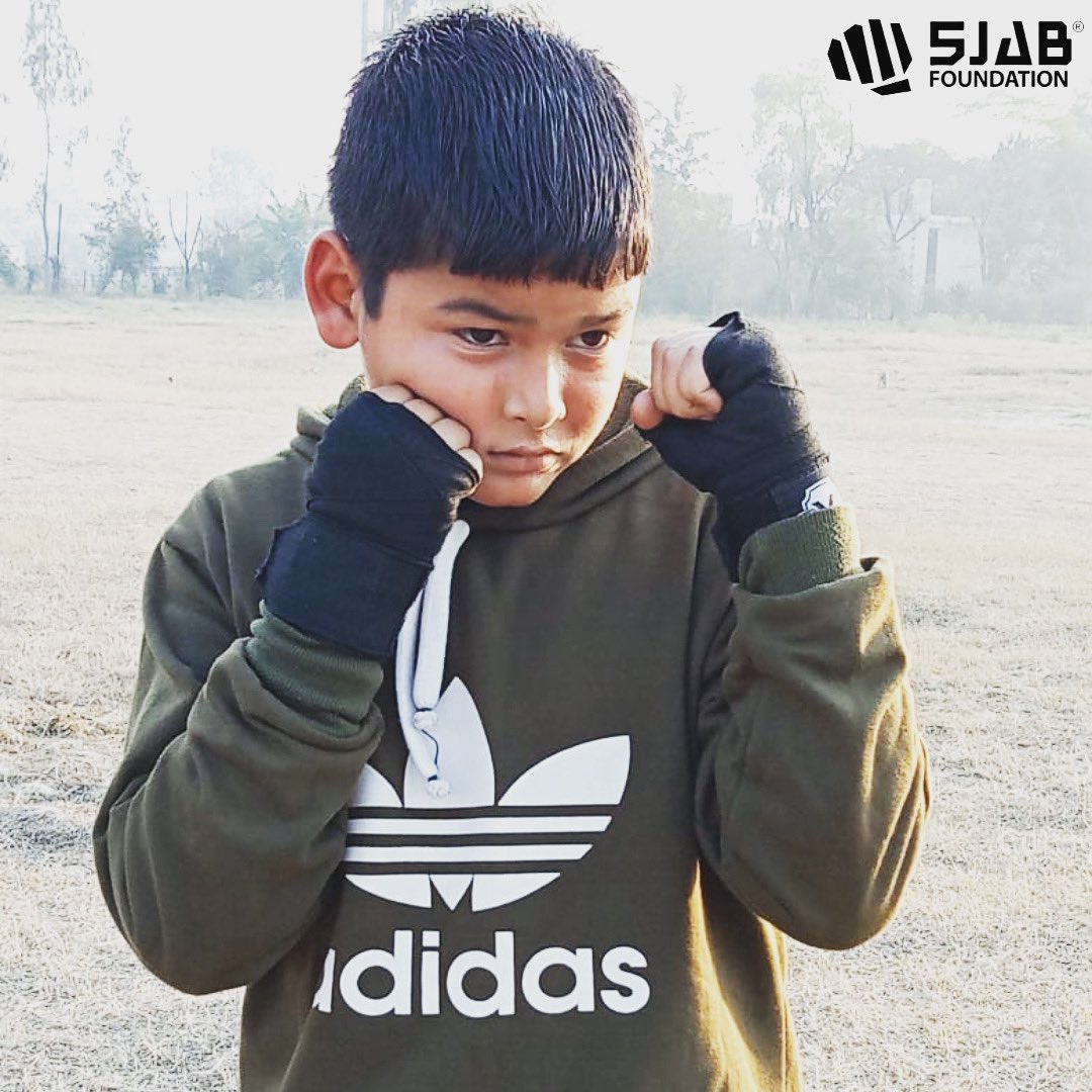 5JABFOUNDATION's tweet photo. You’re braver than you believe, and stronger than you seem, and smarter than you think.
________5JABFOUNDATION________

#boxerworld #celanapendek #muaythai #celanaboxer #boxe #gym #boxerpria #celanakolor #champion #motivation #sport #boxernation #celanamurah #workout #5jab https://t.co/NC2z62F3WK