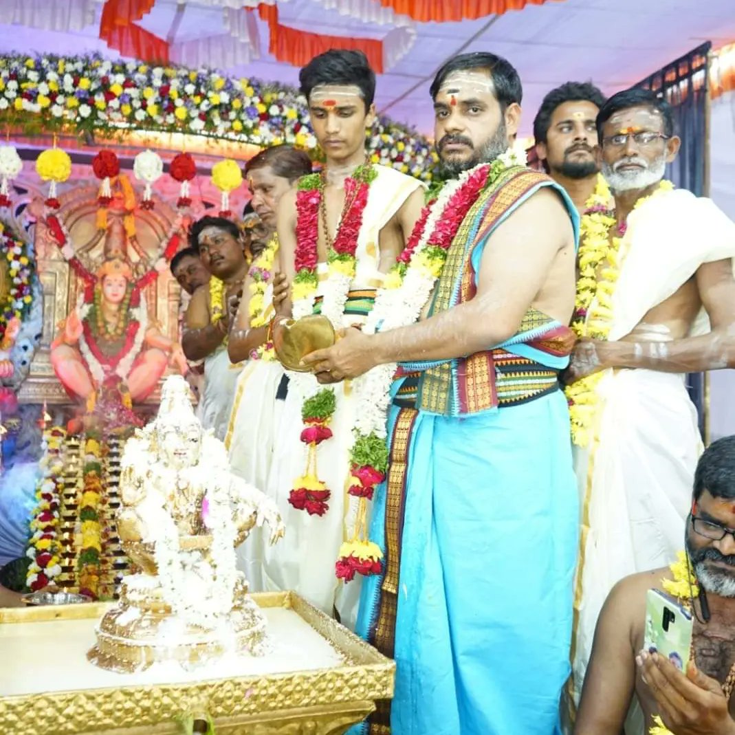 Dhanpal_Suranna's tweet image. ధన్ పాల్ లక్ష్మీబాయి విఠల్ గుప్తా చారిటబుల్ ట్రస్ట్ ఆధ్వర్యంలో వాడవాడల అయ్యప్ప స్వామి మూడవ మహా పడిపూజ దుబ్బ, అరుంధతి నగర్ లో నిర్వహించడం జరిగింది.
#ayyappaswamy #ayyappadevotional #ayyappan #nizamabad #JaiSriRam