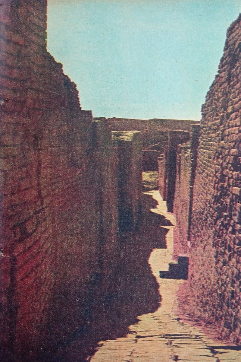IndiaHistorypic's tweet image. 1970s :: Lane In 4500 Years Old Lost City of  Mohenjo Daro